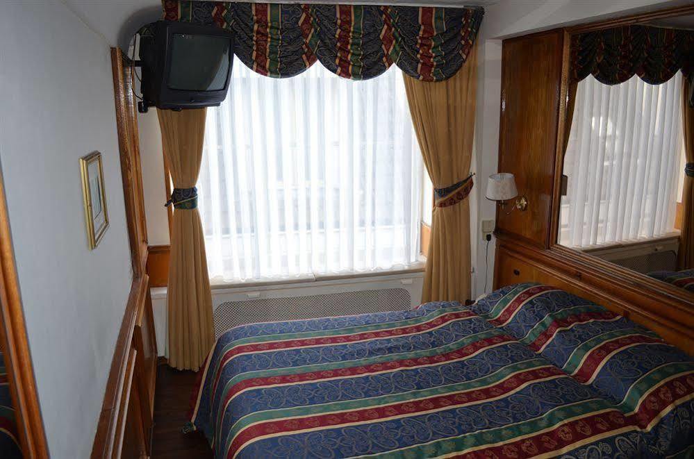 Rembrandtplein Bed & Breakfast อัมสเตอร์ดัม ภายนอก รูปภาพ