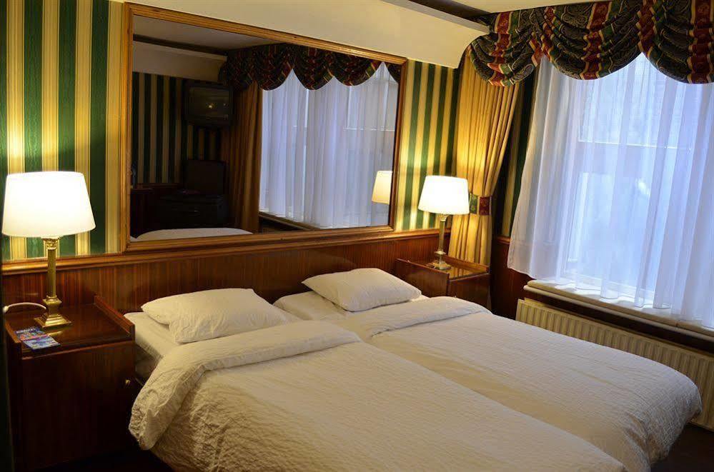 Rembrandtplein Bed & Breakfast อัมสเตอร์ดัม ภายนอก รูปภาพ